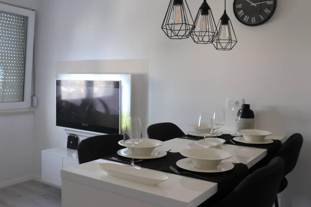 New! Top Apartment, Split View From Above מראה חיצוני תמונה